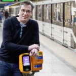 Végre megérkezett Budapestre is az egyérintéses jegyvásárlás, a Pay&GO – Karácsony Gergely nagyon örül, megmutatta, hogyan működik