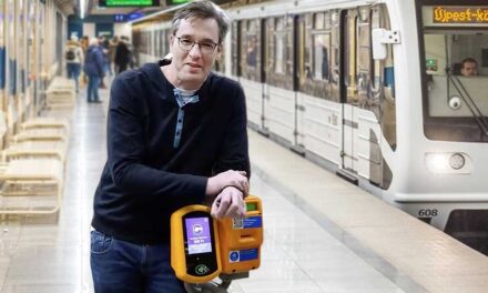 Végre megérkezett Budapestre is az egyérintéses jegyvásárlás, a Pay&GO – Karácsony Gergely nagyon örül, megmutatta, hogyan működik