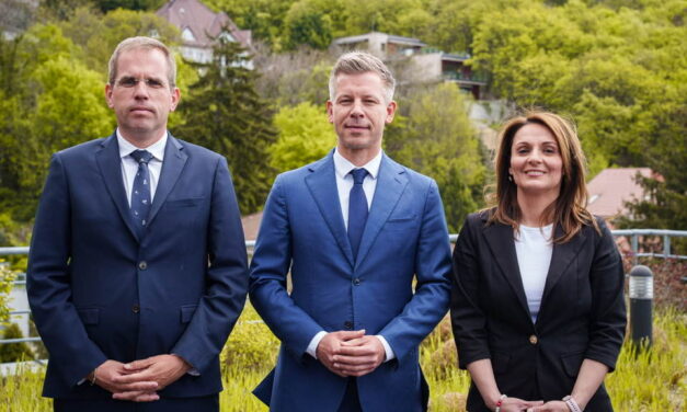 Újabb minisztereket jelentett be Magyar Péter: Lőrincz Viktória és Ruff Bálint, politika elemző is a Tisza-kormány tagja lesz