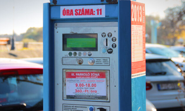 Július 1-től eltűnnek a parkolóautomaták Budapestről, a kerületek nem örülnek a döntésnek