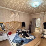 Szerelmet ígértek, majd külföldre vitték a mélyszegénységből származó lányokat a luxusban élő emberkereskedők – videó a rendőrségi akcióról