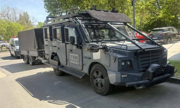 Túszejtés Kelenföldön: Nem engedte ki a lakásból barátnőjét egy férfi, TEK-esek vonultak a helyszínre