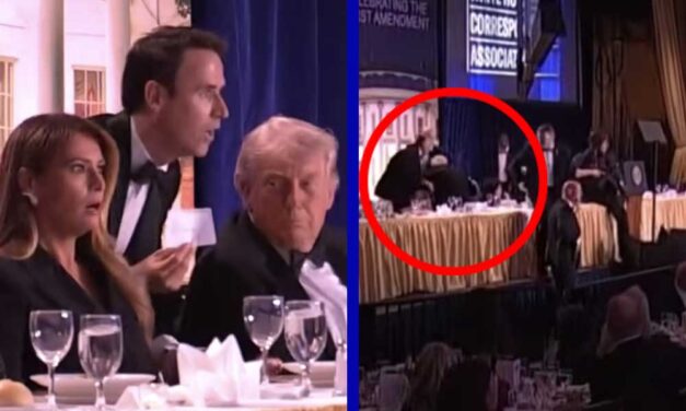 Pánik és lövöldözés a gálavacsorán: Kimentették Trumpot a testőrök – Rejtély, miért a nemrég Magyarországon járt alelnököt menekítették ki előbb – VIDEÓ