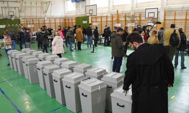 Választás 2026: Minden eddigi rekordot megdöntenek a részvételi adatok, Magyar Péter és Orbán Viktor is leadta szavazatát