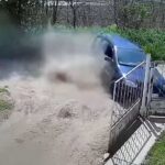 Két másodpercen múlt a gyermekhalál: Letarolta a családi ház kerítését a kótaji száguldozó – VIDEÓ