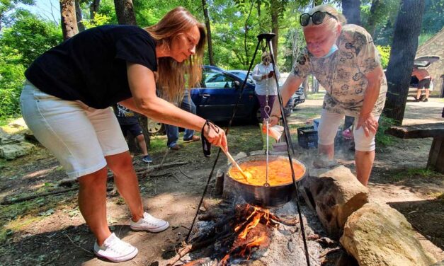 Beleesett a forró bográcsba egy 3 éves kislány, súlyos égési sérülésekkel vitték a Bethesda Gyerekkórházba