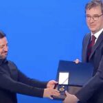 „Megmentő Város-díj”-at adományozott Budapestnek Volodimir Zelenszkij, a főpolgármester személyesen vette át a kitünetést Kijevben