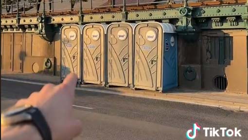 Leitatta, majd egy nyilvános wc-be vitte a 14 éves lányt, ahol alaposan kihasználta a védekezésre képtelen áldozatot