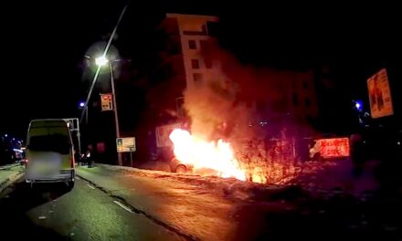 Az éj leple alatt gyújtottak fel ismeretlenek egy Mercit Érden – videó a cikkben