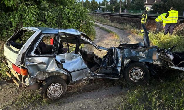Három fiatal halt meg Sülysápon: egész éjjel randalíroztak a halálautóval, drog hatása alatt hajthatott a vonat elé a sofőr
