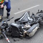 Súlyos motorosbaleset Nagykovácsiban, újraélesztés miatt lezárták a főutat
