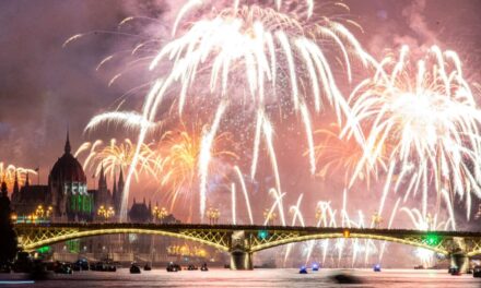 Augusztus 20: 10 perces tűzijátékkal és Kossuth tér-i partival készül a kormány a nemzeti ünnepre