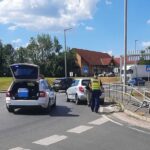 Olyan részeg volt, hogy nem talált ki a körforgalomból a bepálinkázott sofőr – Videó