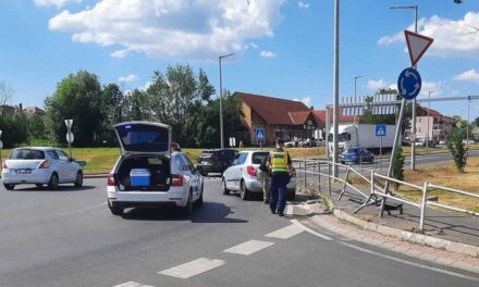 Olyan részeg volt, hogy nem talált ki a körforgalomból a bepálinkázott sofőr – Videó