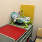 Önkéntes babasimogatókat keresnek a kistarcsai kórházba, ahol jelenleg 5 csecsemő él gondozó nélkül