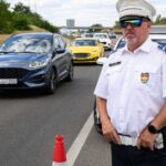 Óriási a torlódás a Hungaroringnél: Egyirányúsítottak több utat, megteltek a parkolók Mogyoródon, 100 ezer ember érkezik a Forma-1-re