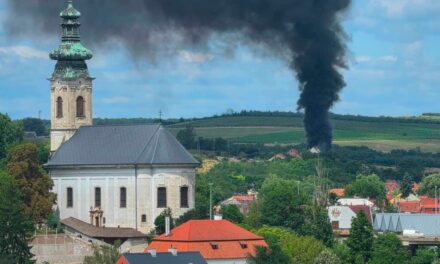 Brutális tűzeset Egerben: a fürdőszoba-ablakon jutottak ki az égő pokolból, három család lett földönfutó