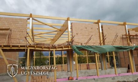 Munkahelyi baleset Pécsett: lezuhantak a munkások egy építkezésen, egy férfi meghalt, négy fő megsérült