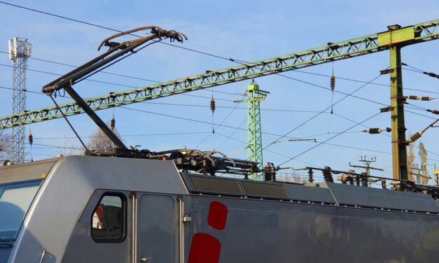 “Égő embert láttak a vagon tetején”- fiatalok másztak fel a vonat tetejére Budafokon, meghalt a 17 éves fiú, egy lány életéért küzdenek