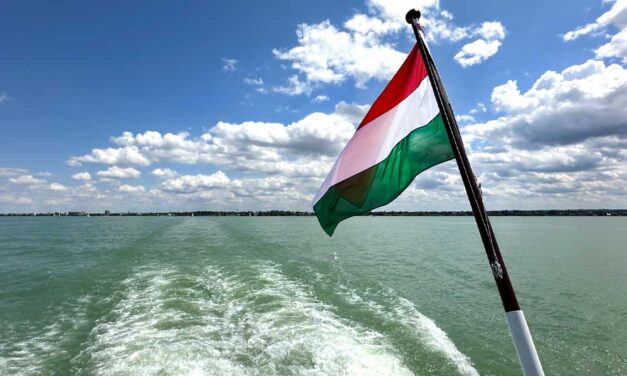 Ünnepi forgatag a tóparton: Különleges augusztus 20-i programok várják a nyaralókat délutántól a Balatonnál