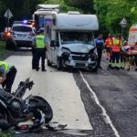 „A motorból nagyjából semmi nem maradt” – szörnyeghalt egy testvérpár Vajszlónál, miután motorjukkal egy lakókocsival ütköztek, a szemtanú szerint az áldozatok nem viseltek védőruhát