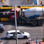 Betonkeverővel ütközött egy villamos Kispesten,  pótlóbuszok járnak a baleset vonalán