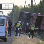 Tömegszerencsétlenség az M3-ason: árokba csapódott egy turistabusz, 11 halottja van a balesetnek