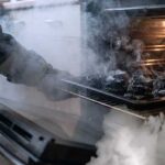 Odaégett pogácsa okozott nagy riadalmat Gödöllőn, nagy erőkkel érkeztek a tűzoltók a társasházhoz