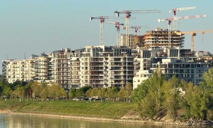 Megússzák a leállítást a kiemelt engedélyt kapott lakóparkok, fellélegezhetnek a vevők