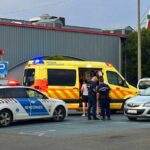 Mentők és rendőrök vonultak ki a budaörsi Auchan parkolójába – Egy felelőtlen autós nagy szemétséget művelt egy gyalogossal