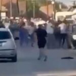 Tömegverekedés Monoron: vascsövekkel és kapákkal estett egymásnak 60 ember – videó a balhéról