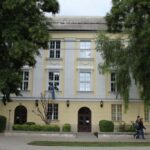 Idegen férfi szólított le egy kislány az egyik bicskei iskola előtt, azt kérte, üljön be mellé – a szülők feljelentését tettek