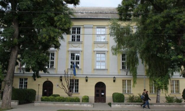 Idegen férfi szólított le egy kislány az egyik bicskei iskola előtt, azt kérte, üljön be mellé – a szülők feljelentését tettek