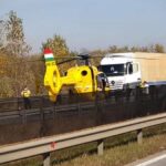Tragikus baleset Mendénél: az édesapa meghalt, a 3 éves gyermek és édesanyja életveszélyben van