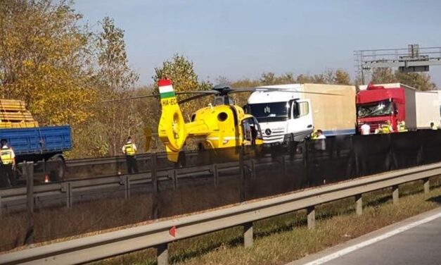 Tragikus baleset Mendénél: az édesapa meghalt, a 3 éves gyermek és édesanyja életveszélyben van