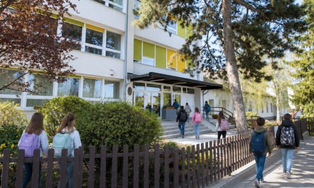 Botrány Csömörön: közbelépett a polgármester, máris leváltják az iskolaigazgatót, akitől rettegnek a gyerekek