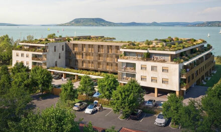 Elindult a vitatott fonyódi luxus-lakóparkban az előregisztráció – Hiába tiltakoztak a civilek, elindulhat a Balaton-parti lakópark építése