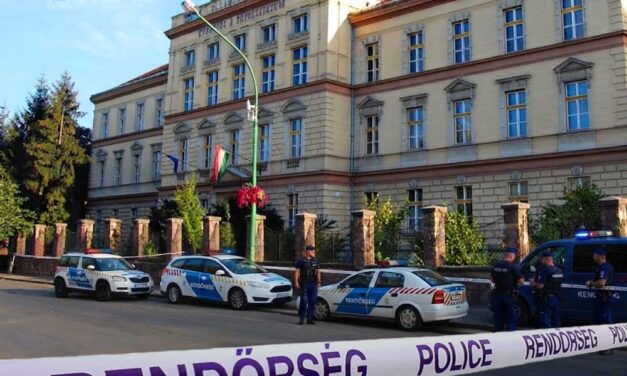 Pánik a gyöngyösi gimnáziumban: lőfegyverrel fenyegethette meg társait három diák, a rendőrség eljárást indított
