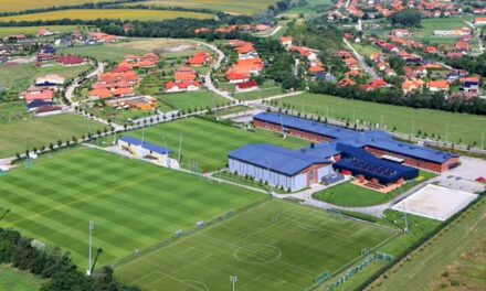 Titokban egy hatalmas csarnok épül közvetlenül a Telki házak mellett a Magyar Labdarúgó Szövetség telkén, aláírást gyűjtenek a helyi civilek, nem tetszik nekik az, ami történik