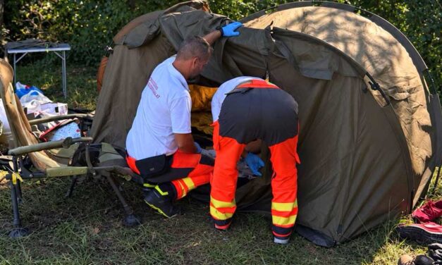 Meztelenül, önkívületlen állapotban találtak rá egy részeg férfira a tatai Derítő-tónál, mentőt kellett hívni hozzá