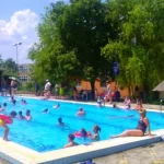 “Sírással kelek és fekszem” – elítélték az anyát, akinek kisfia belefulladt a kőbányai strand  medencéjébe