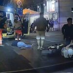 Ájultra vertek egy járókelőt a Vígszínházzal szemközti Szeráj étteremnél – videó a támadásról