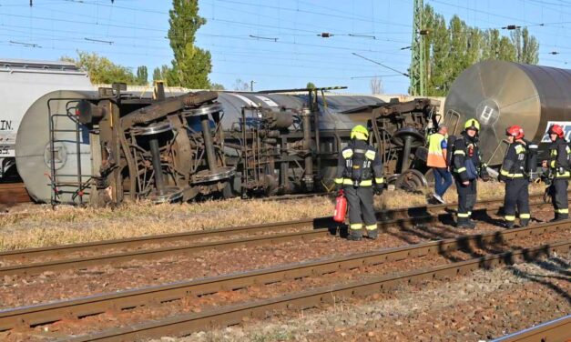 Kisiklott egy petróleumot szállító tehervonat Rákoson, órákra megbénult a vasúti forgalom a főváros keleti kapujában