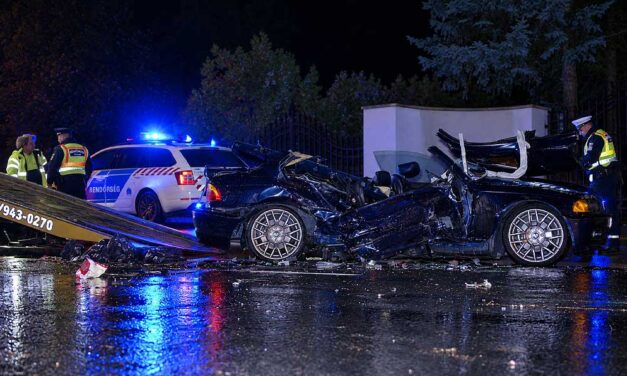Brutális baleset Nyíregyházán: hatalmas erővel csapódott egy Audiba a BMW, a 22 éves utasa azonnal meghalt, egy fiatal életéért küzdenek