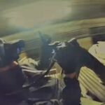 Életveszélyes mutatvány az M2-es metrón: a szerelvény tetején utazott két maszkos fiatal, videón a cikkben