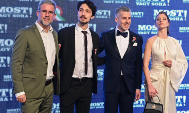 Rákay Philip filmje miatt házkutatást tartott a NAV a Nemzeti Filmintézetnél, a produkcióra 7 milliárd közpénzt költöttek