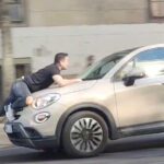 Új fejlemény: Három év börtönt is kaphat az a női sofőr, aki egy koccanás után elvesztette a fejét és a motorháztetőbe kapaszkodó taxissal hajtott az Üllői úton