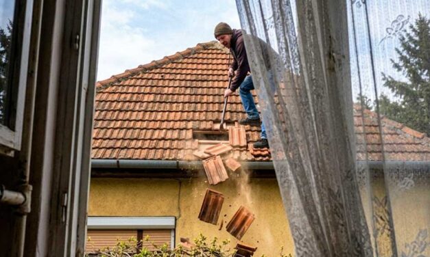 Szélhámos szakik: 6 milliót kértek a tetőjavításhoz szükséges anyagokra, majd újabb 7 milliót akartak kicsalni a tulajdonostól