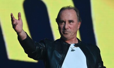 Varga Miklós felháborodott, mert vissza kellett fizetnie az ingyenesnek szánt koncertjéért beszedett jegyárakat – az eseményre 47 millió forintot kapott Hankó Balázstól